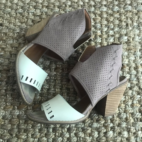 Dolce by Mojo Moxy Laser Cut Heel Side Zippers - Picture 6 of 11